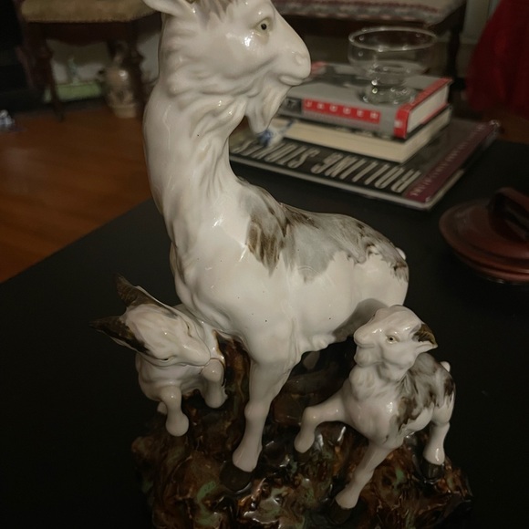 Vintage Porcelain Goat with kid - Picture 5 of 13